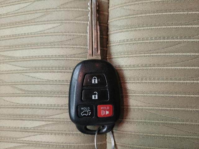 Photo of 2016 Blue Toyota Highlander