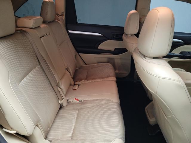 Photo of 2016 Blue Toyota Highlander