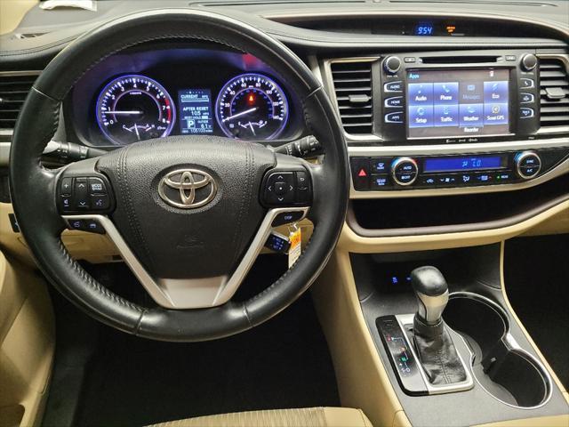 Photo of 2016 Blue Toyota Highlander