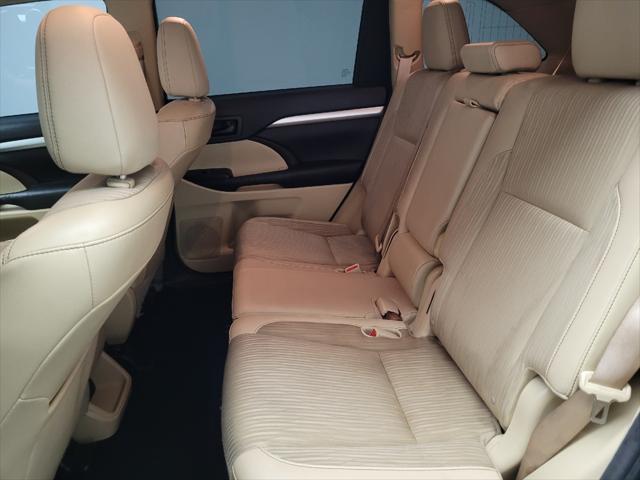 Photo of 2016 Blue Toyota Highlander