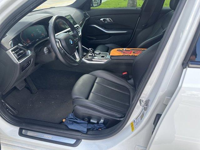 Photo of 2022 Alpine White BMW 330
