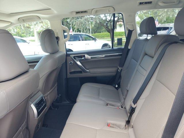Photo of 2022 Atomic Silver Lexus GX 460