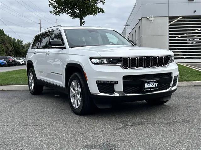 Photo of 2023 Bright White Jeep Grand Cherokee L