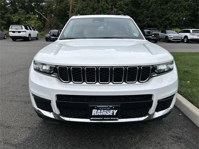 Photo of 2023 Bright White Jeep Grand Cherokee L