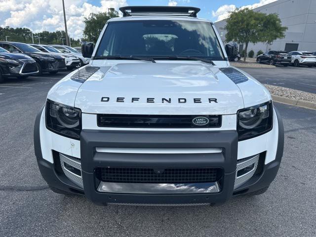 Photo of 2023 White Land Rover Defender