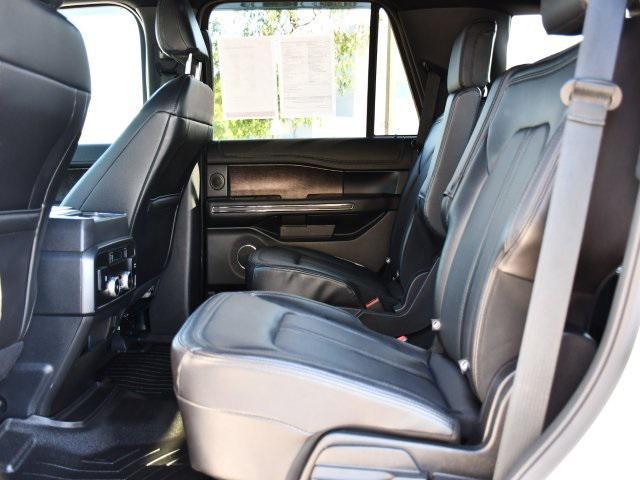 Photo of 2021 White Ford Expedition