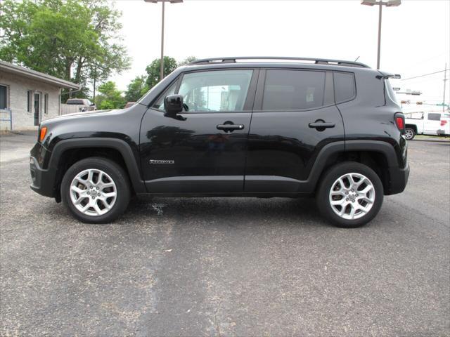 Photo of 2017 Black Jeep Renegade