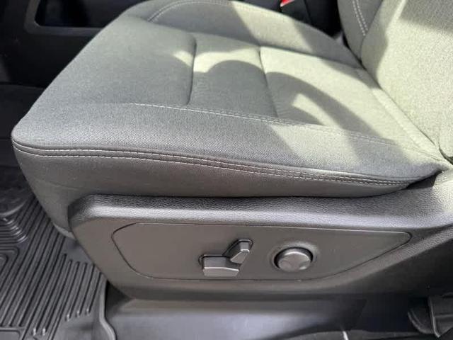 Photo of 2022 Bright White Clearcoat RAM 1500