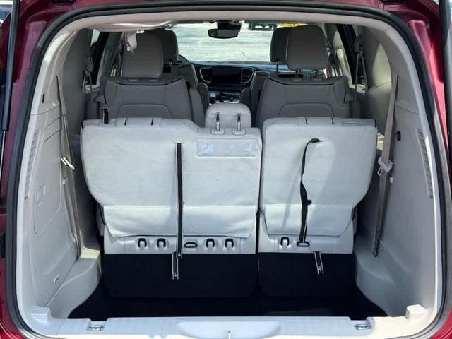 Photo of 2021 Velvet Red Pearlcoat Chrysler Pacifica Hybrid