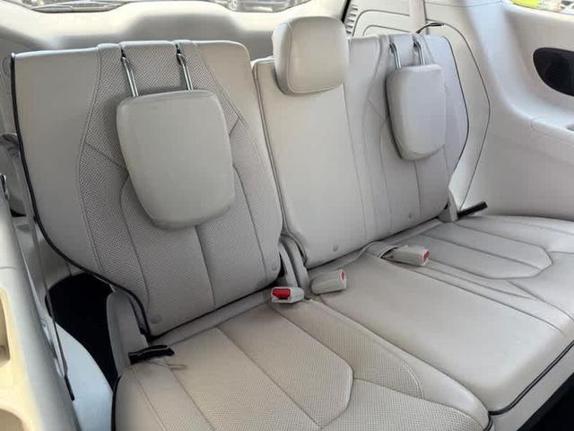 Photo of 2021 Velvet Red Pearlcoat Chrysler Pacifica Hybrid