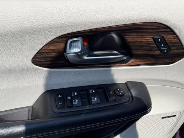 Photo of 2021 Velvet Red Pearlcoat Chrysler Pacifica Hybrid