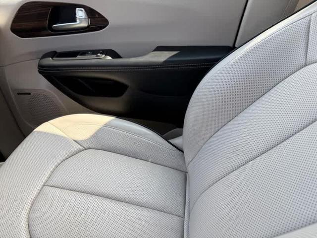 Photo of 2021 Velvet Red Pearlcoat Chrysler Pacifica Hybrid