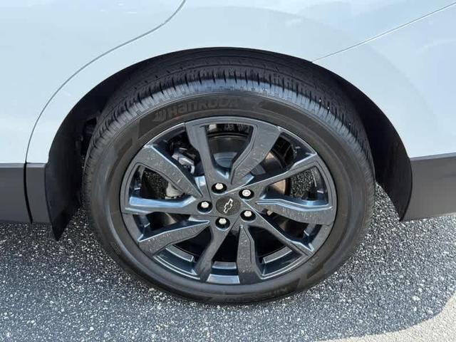 Photo of 2022 Summit White Chevrolet Equinox