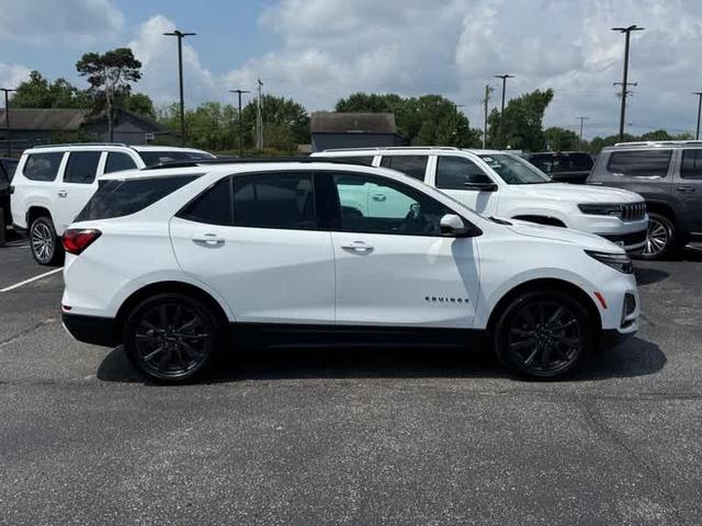 Photo of 2022 Summit White Chevrolet Equinox