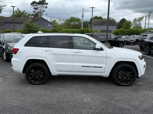 Photo of 2022 Bright White Clearcoat Jeep Grand Cherokee WK