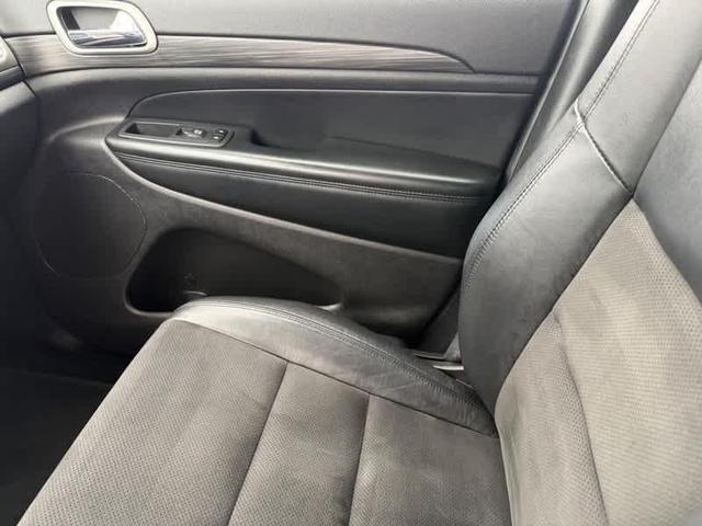 Photo of 2022 Bright White Clearcoat Jeep Grand Cherokee WK