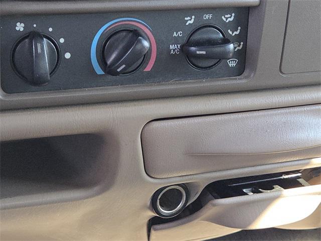 Photo of 1999 Light Prairie Tan Clearcoat Metallic Ford F-250