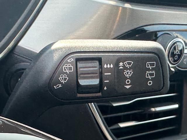 Photo of 2022 STAR WHITE METALLIC TRI-COAT Ford Escape
