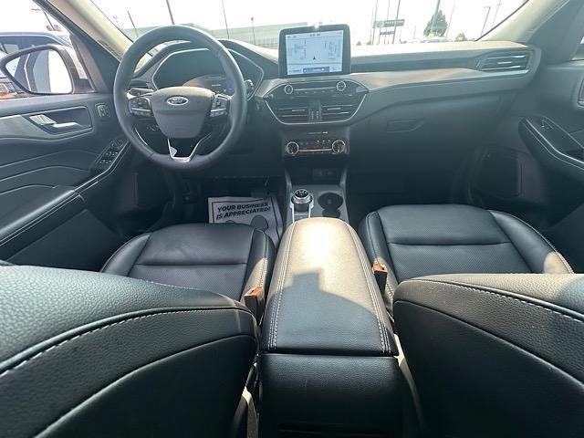 Photo of 2022 STAR WHITE METALLIC TRI-COAT Ford Escape