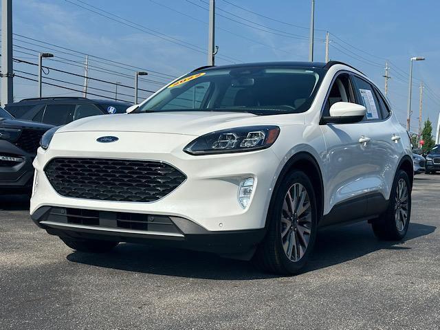 Photo of 2022 STAR WHITE METALLIC TRI-COAT Ford Escape