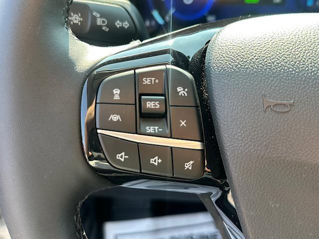 Photo of 2022 STAR WHITE METALLIC TRI-COAT Ford Escape