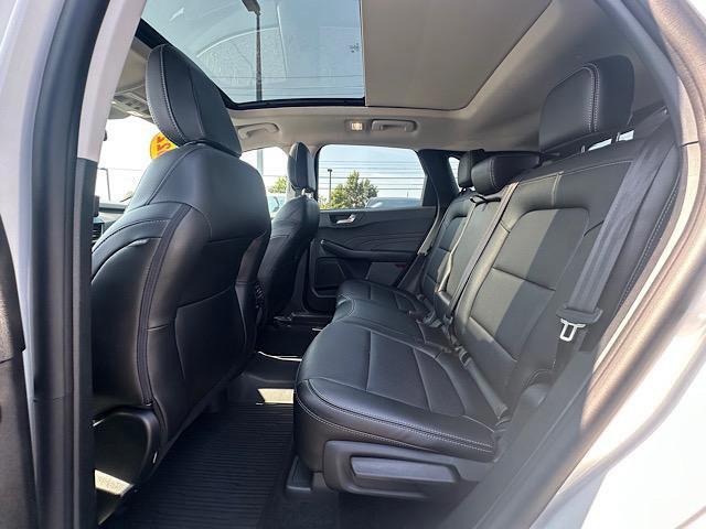 Photo of 2022 STAR WHITE METALLIC TRI-COAT Ford Escape
