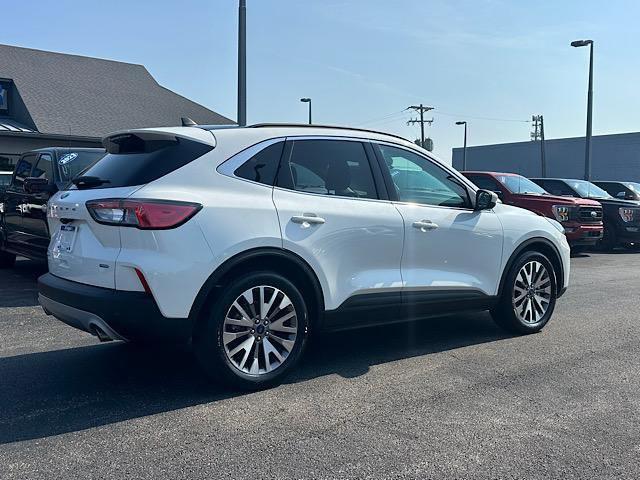 Photo of 2022 STAR WHITE METALLIC TRI-COAT Ford Escape