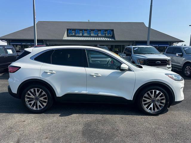 Photo of 2022 STAR WHITE METALLIC TRI-COAT Ford Escape