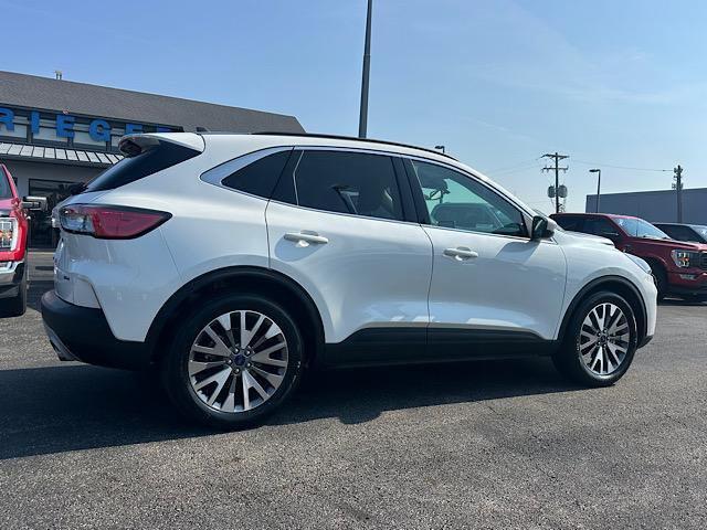 Photo of 2022 STAR WHITE METALLIC TRI-COAT Ford Escape