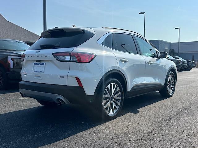 Photo of 2022 STAR WHITE METALLIC TRI-COAT Ford Escape