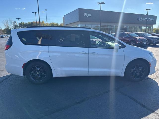Photo of 2020 Bright White Clearcoat Chrysler Pacifica