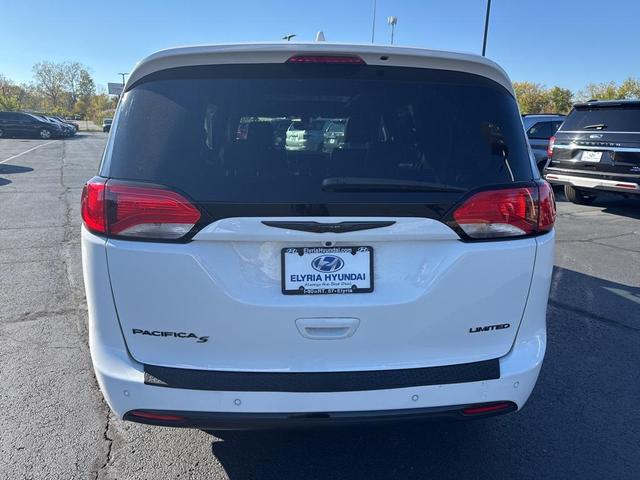 Photo of 2020 Bright White Clearcoat Chrysler Pacifica