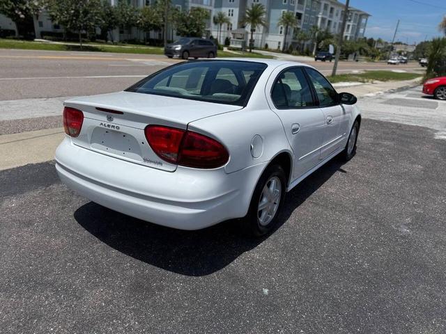 Photo of 2003 Arctic White Oldsmobile Alero