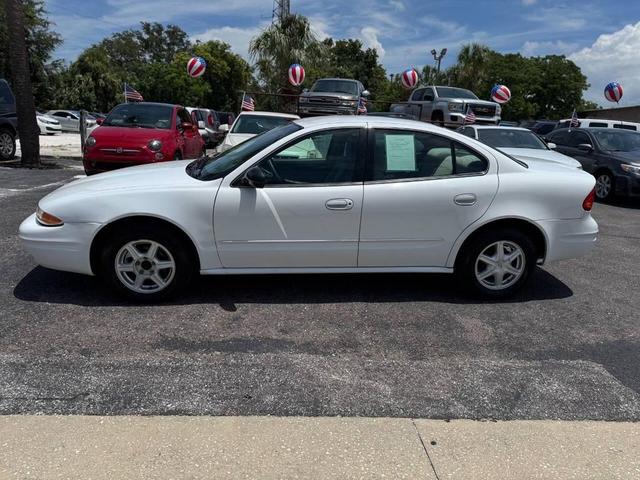 Photo of 2003 Arctic White Oldsmobile Alero