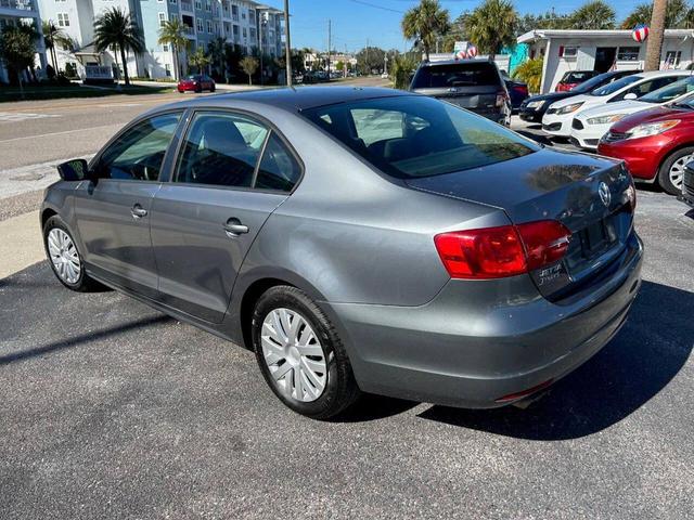 Photo of 2012 Black Uni Volkswagen Jetta