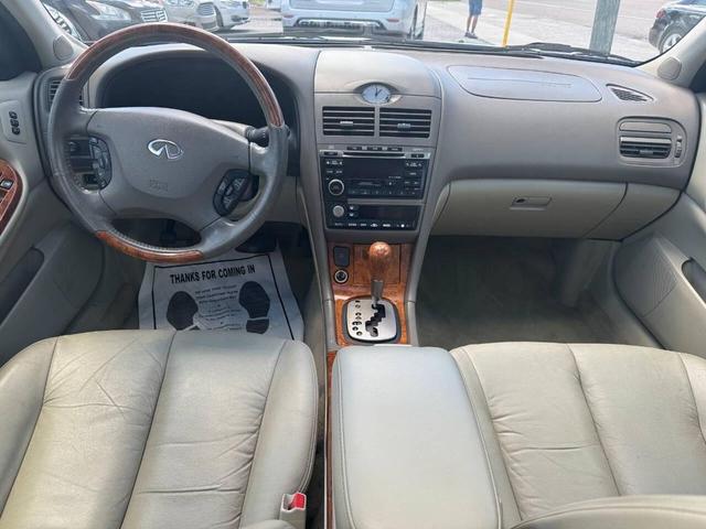 Photo of 2004 Silver INFINITI I35