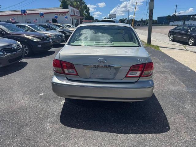 Photo of 2004 Silver INFINITI I35