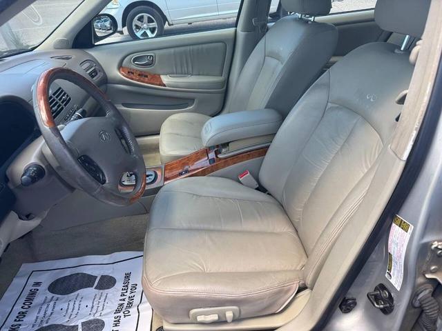 Photo of 2004 Silver INFINITI I35