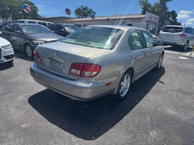 Photo of 2004 Silver INFINITI I35