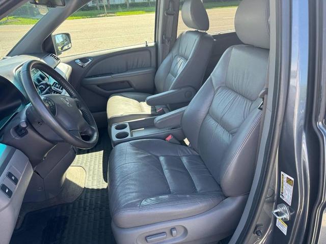 Photo of 2010 Polished Metal Metallic Honda Odyssey