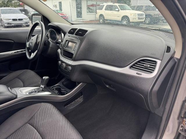 Photo of 2013 Storm Gray Pearlcoat Dodge Journey