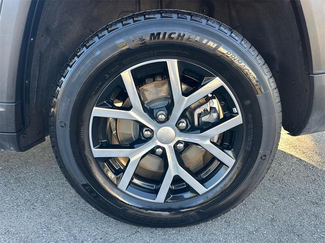 Photo of 2024 Baltic Gray Metallic Clearcoat Jeep Grand Cherokee L