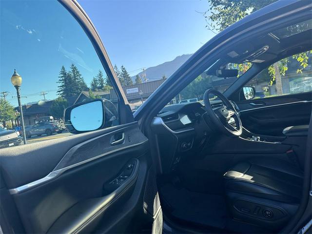 Photo of 2024 Baltic Gray Metallic Clearcoat Jeep Grand Cherokee L