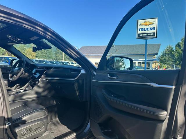 Photo of 2024 Baltic Gray Metallic Clearcoat Jeep Grand Cherokee L