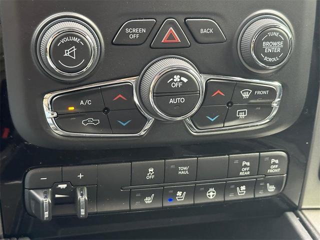 Photo of 2017 Brilliant Black Crystal Pearlcoat RAM 1500