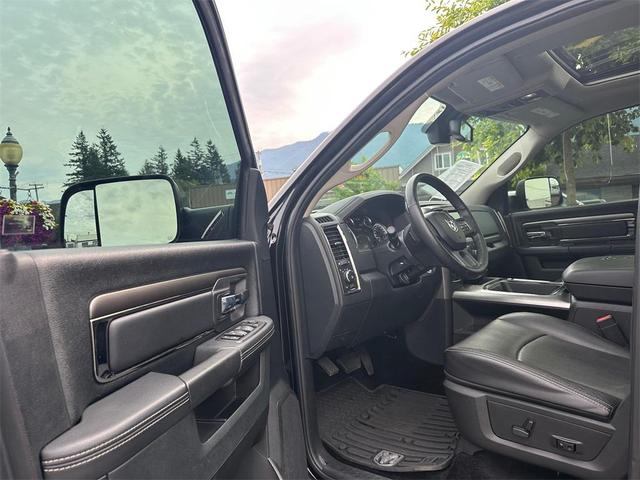 Photo of 2017 Brilliant Black Crystal Pearlcoat RAM 1500
