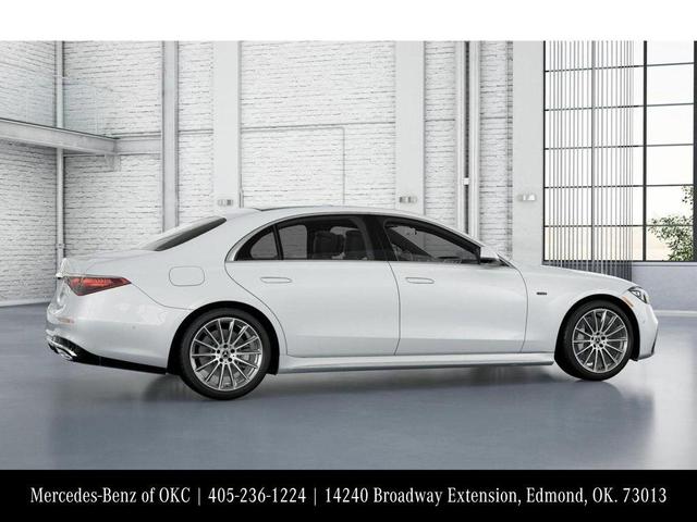 Photo of 2025 MANUFAKTUR Moonlight White Metallic Mercedes-Benz S-Class
