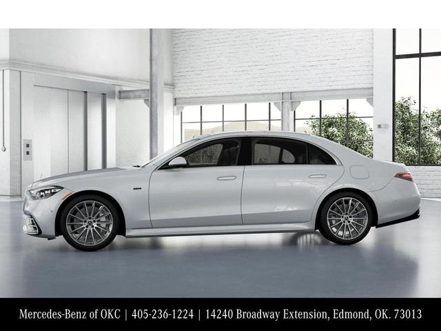 Photo of 2025 MANUFAKTUR Moonlight White Metallic Mercedes-Benz S-Class