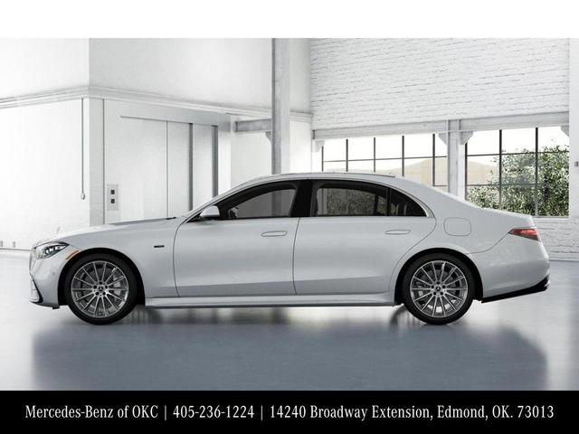 Photo of 2025 MANUFAKTUR Moonlight White Metallic Mercedes-Benz S-Class