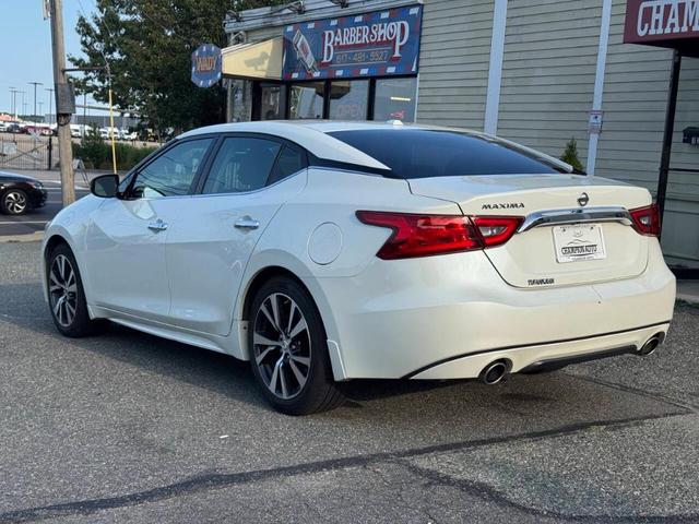 Photo of 2017 White Nissan Maxima